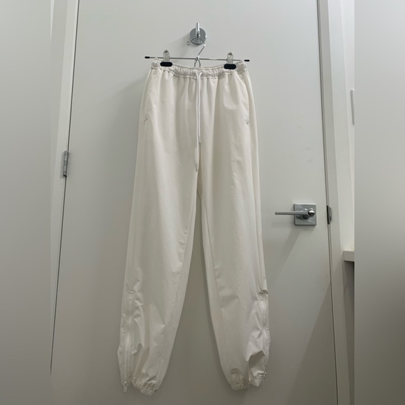 ARITZIA TNA White Parachute Pants in XS - Picture 1 of 9